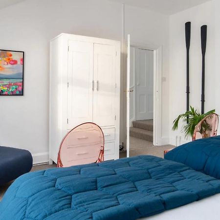 Tranquil Beachfront Beautiful 2-Bed Apartment Дил Экстерьер фото