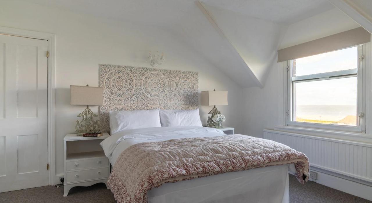 Tranquil Beachfront Beautiful 2-Bed Apartment Дил Экстерьер фото